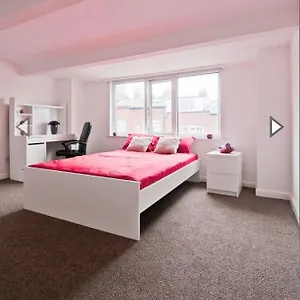 Budget Double Close To And Centre Leeds (West Yorkshire)