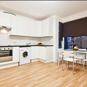 Private Close To And Centre Leeds (West Yorkshire)